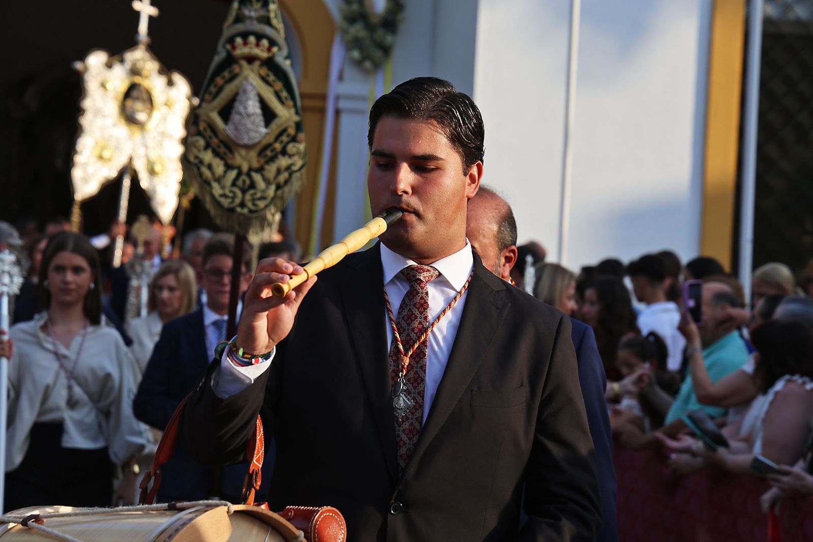 Imágenes del Rosario Jubilar rociero celebrado por las 25 hermandades filiales de la Matriz de Almonte en La Merced