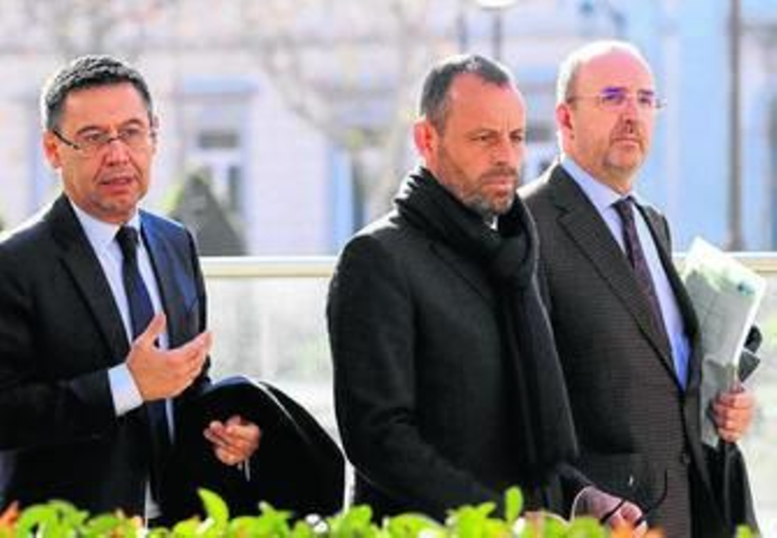 El querellado, Sandro Rosell, delante de Josep Maria Bartomeu a su salida de la Audiencia Nacional el pasado lunes. El querellado, Sandro Rosell, delante de Josep Maria Bartomeu a su salida de la Audiencia Nacional el pasado lunes.