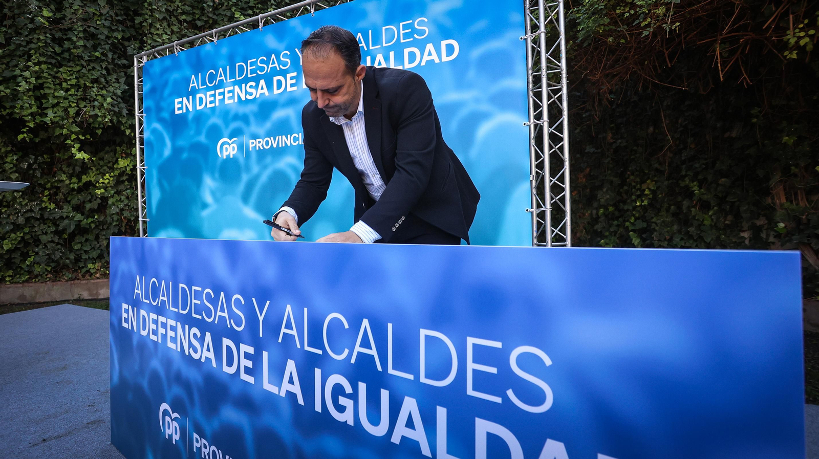 Alcaldesas y alcaldes del PP de la provincia en un acto en Jerez