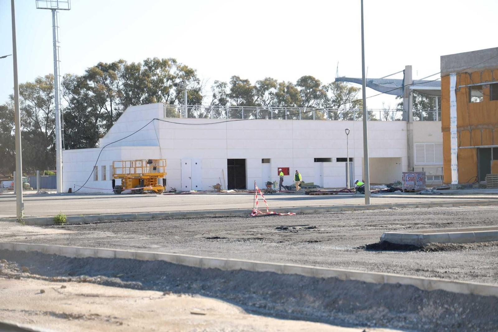 El campo de la ciudad deportiva de Arraijanal ya luce visera