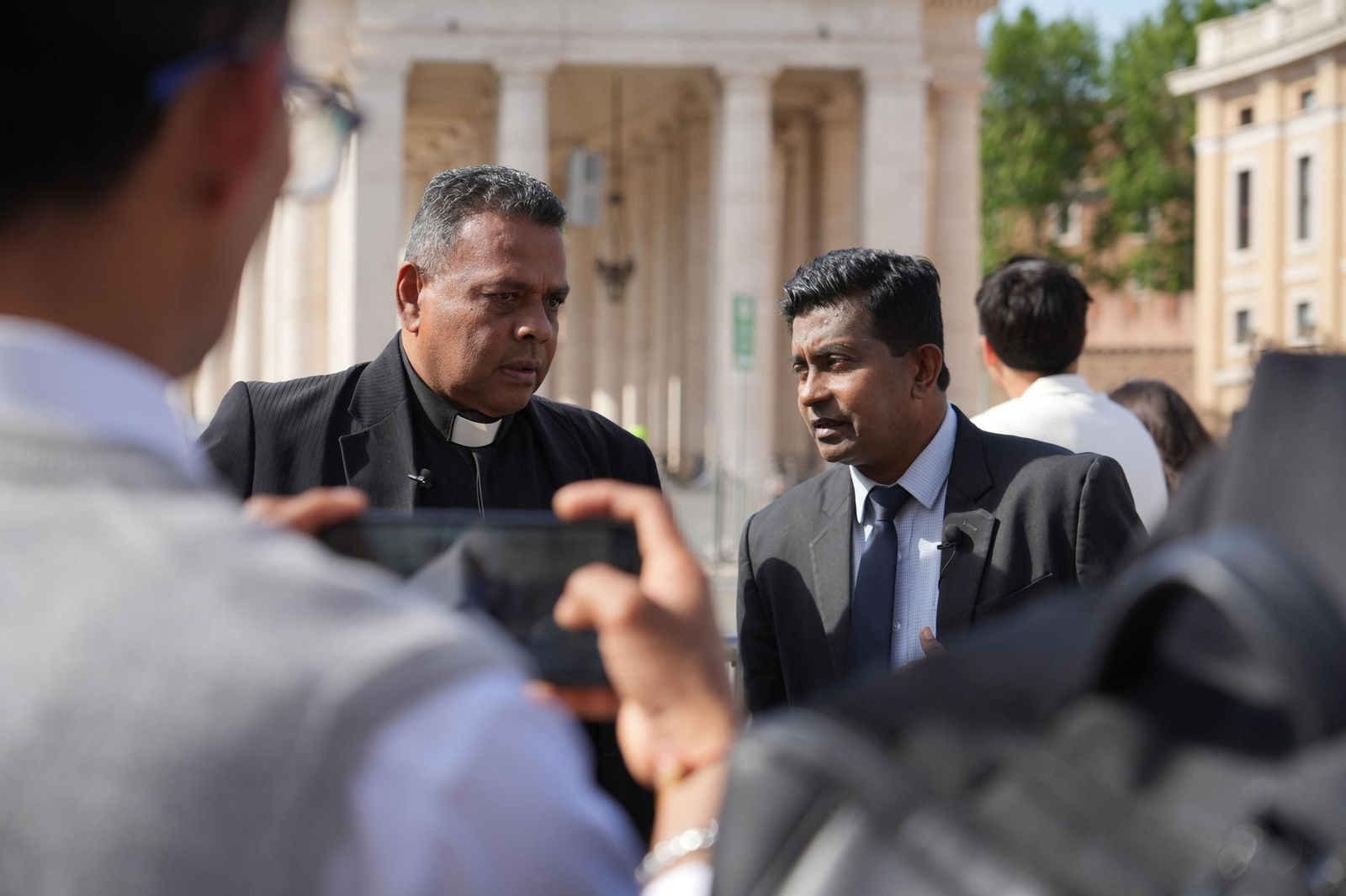 Fotos del ambiente en Roma tras la muerte del papa Francisco