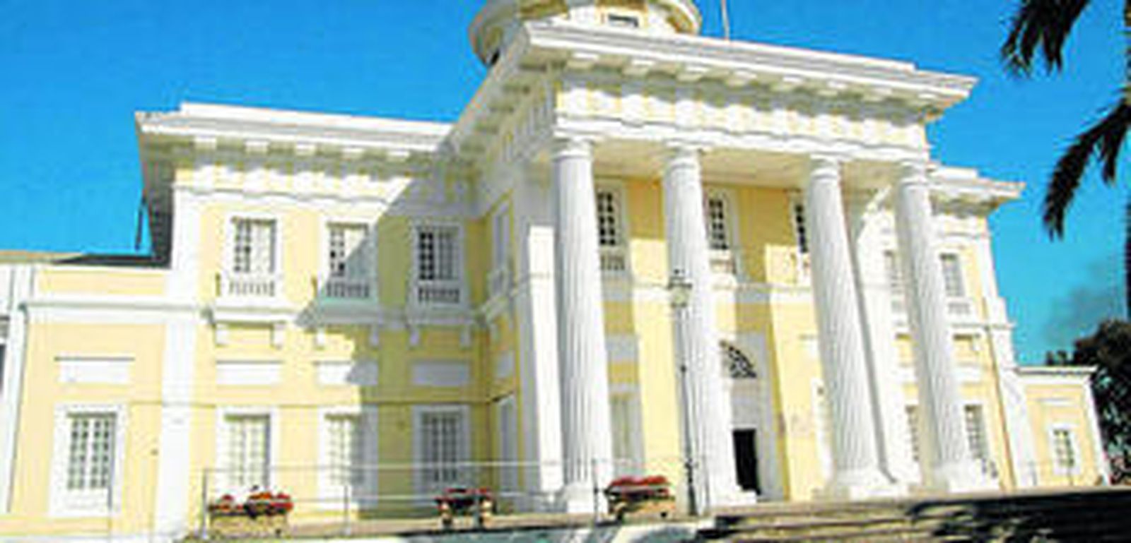 El edificio del Real Observatorio de Marina.