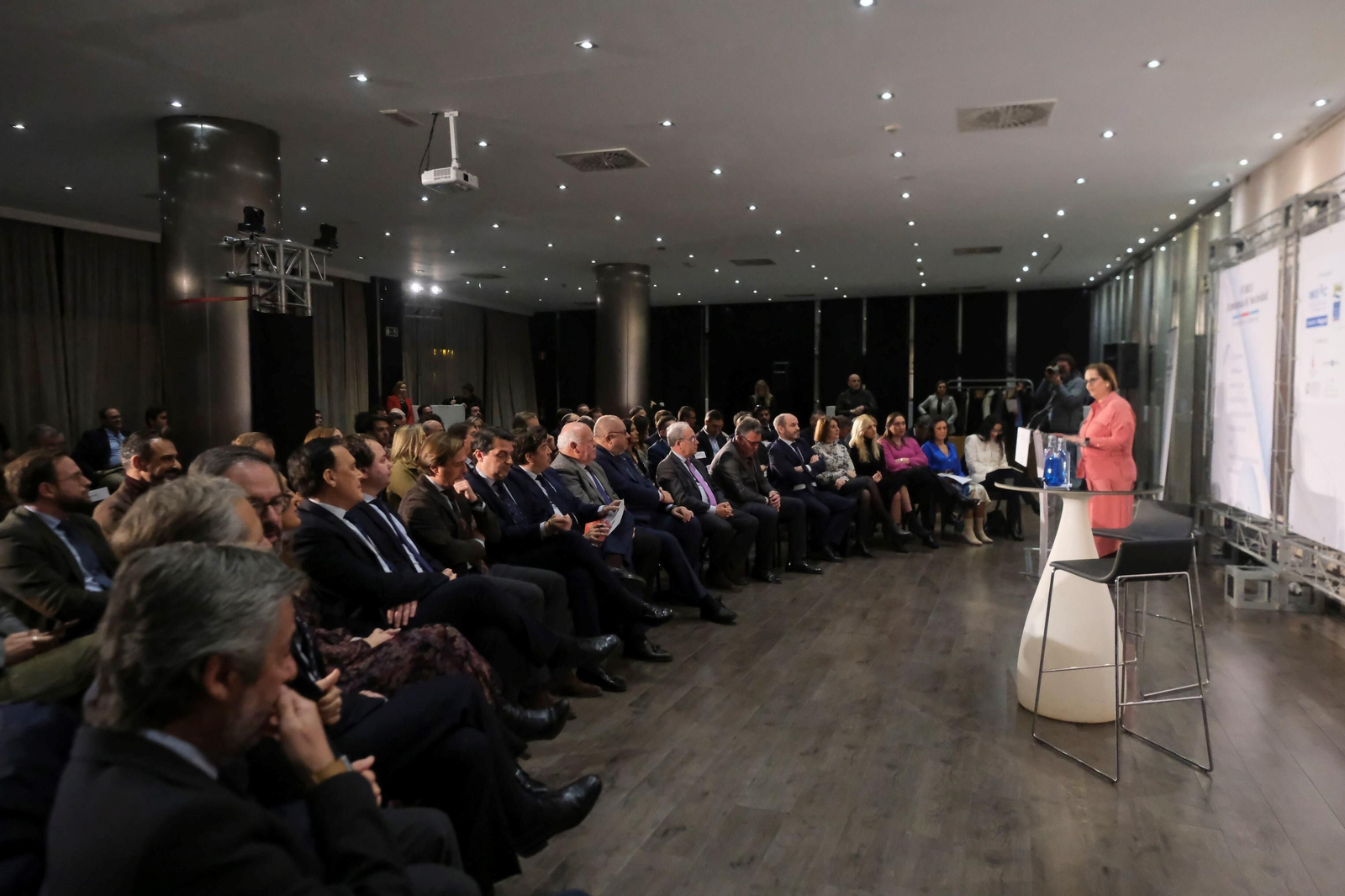 El foro Economía y Sociedad de Asfaco con el alcalde de Córdoba, en imágenes
