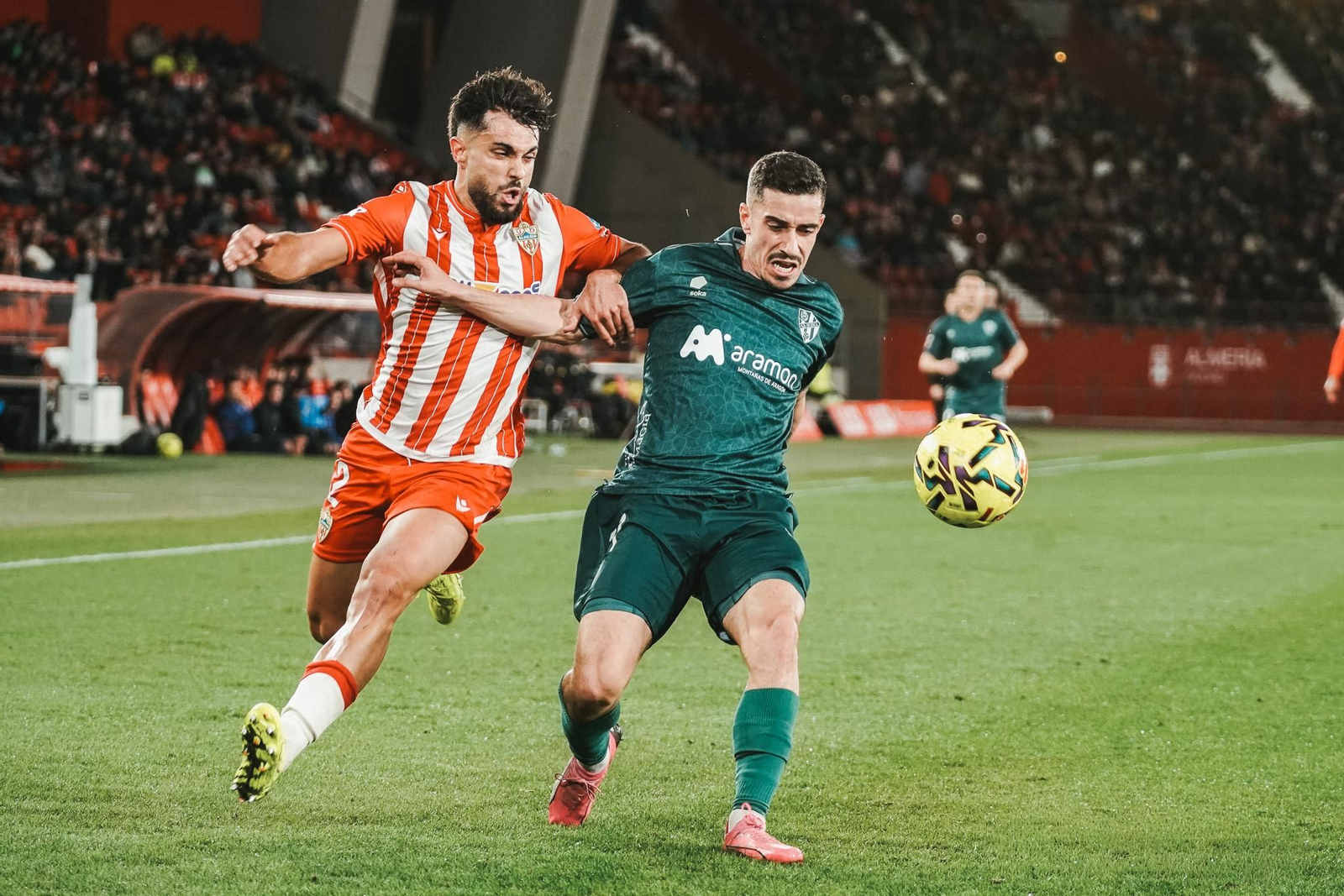 Un lance del Almería-Huesca disputado el sábado.