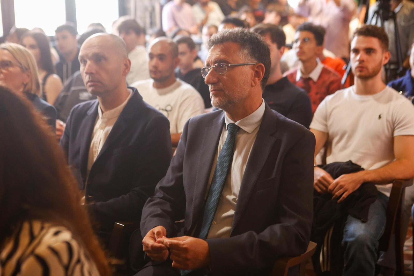 Fotos de la mesa redonda sobre economía azul y sostenibilidad, de las Cátedras Telefónica y la UCA