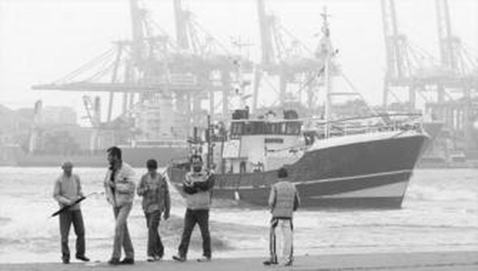 Imagen de la popa del 'Fedra', totalmente separada del resto de la embarcación.