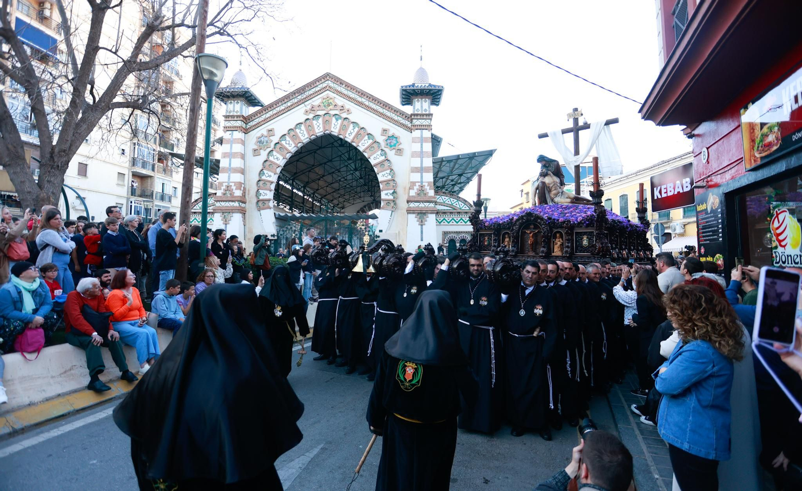 La Piedad en su procesión del Viernes Santo en Málaga, en fotos