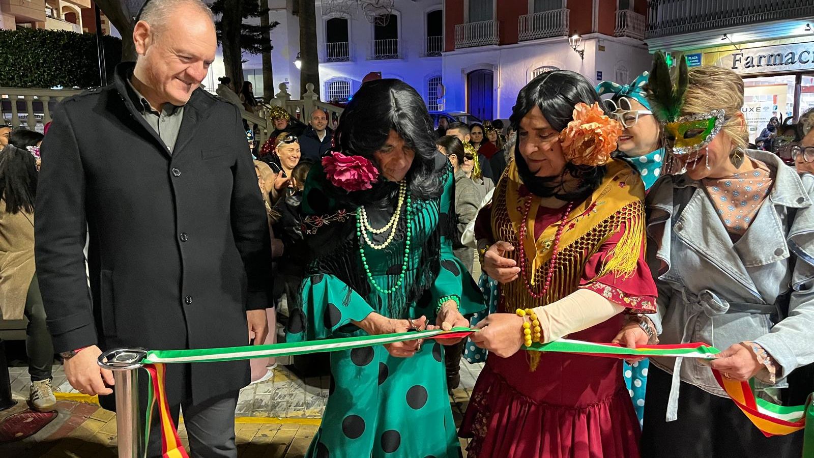 Los dos pregoneros dando inicio al Carnaval de Cuevas del Almanzora.