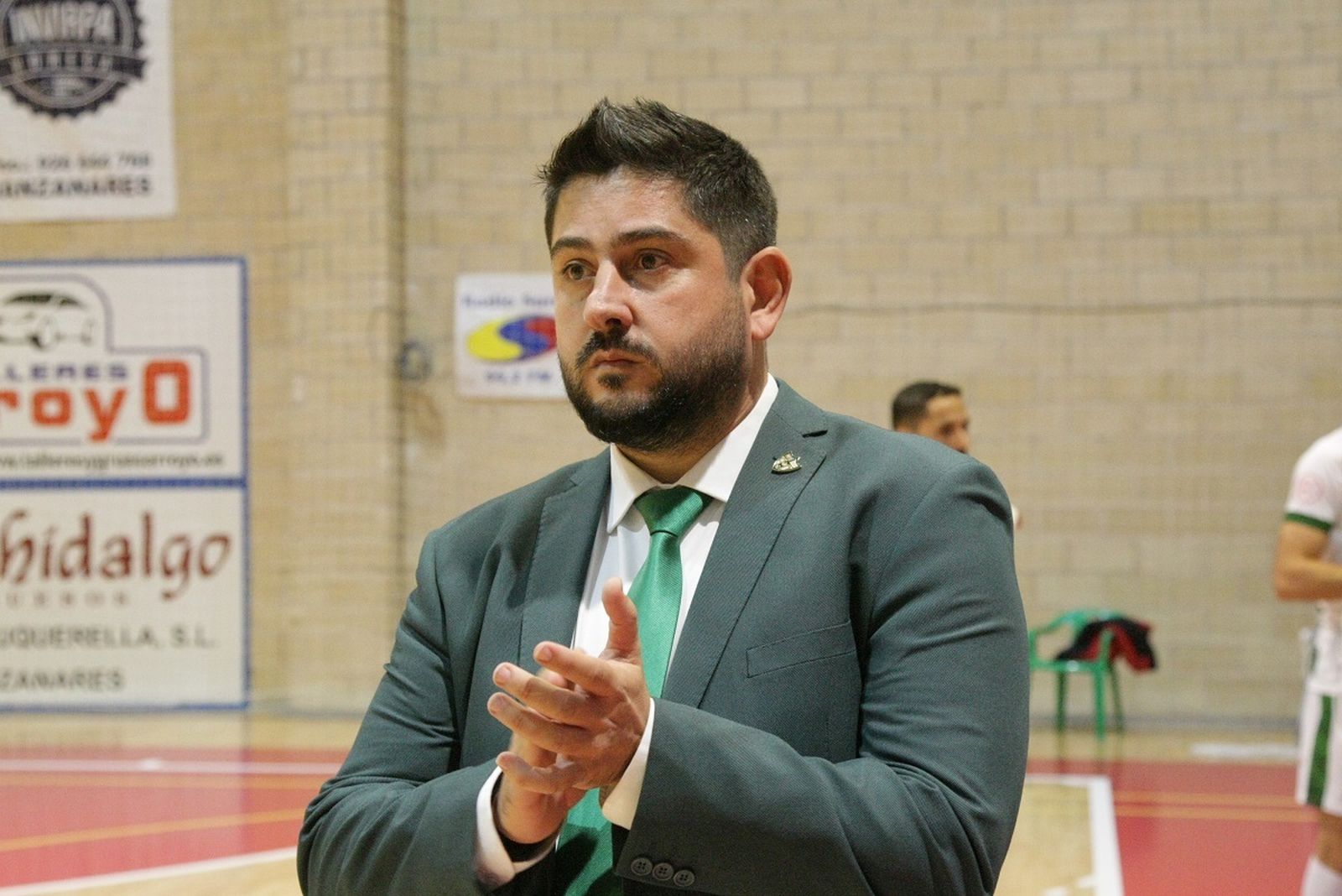 Josan González dirige un encuentro del Córdoba Futsal.