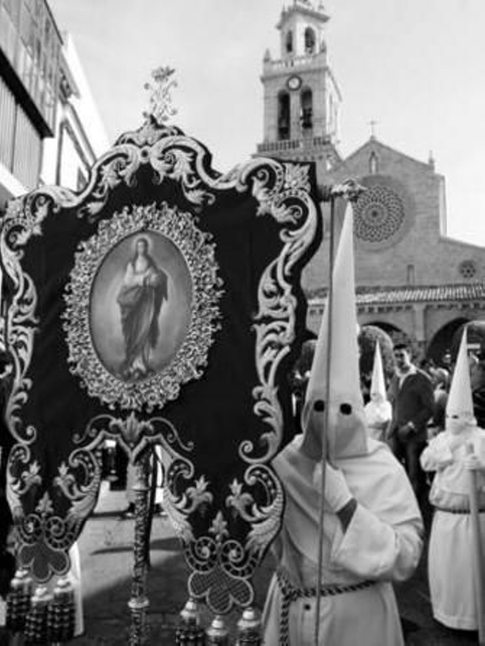 Simpecado estrenado ayer por la hermandad de la Borriquita.