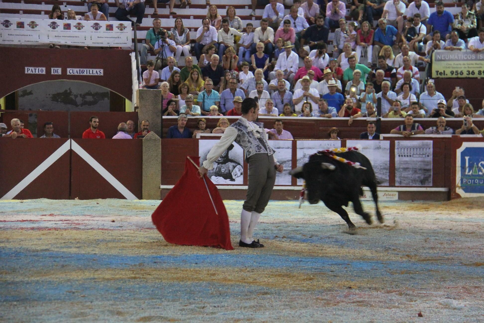 Pepe Moral durante la lidia a Milhijos