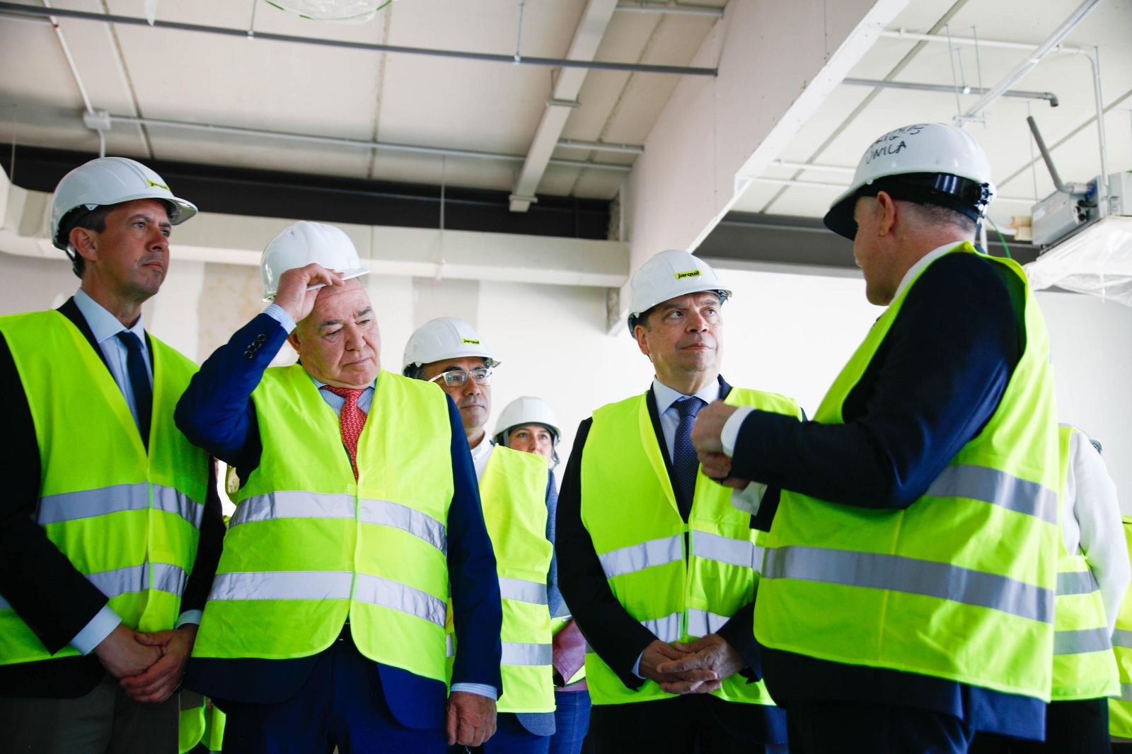 Luis Planas en una visita a la cooperativa Única