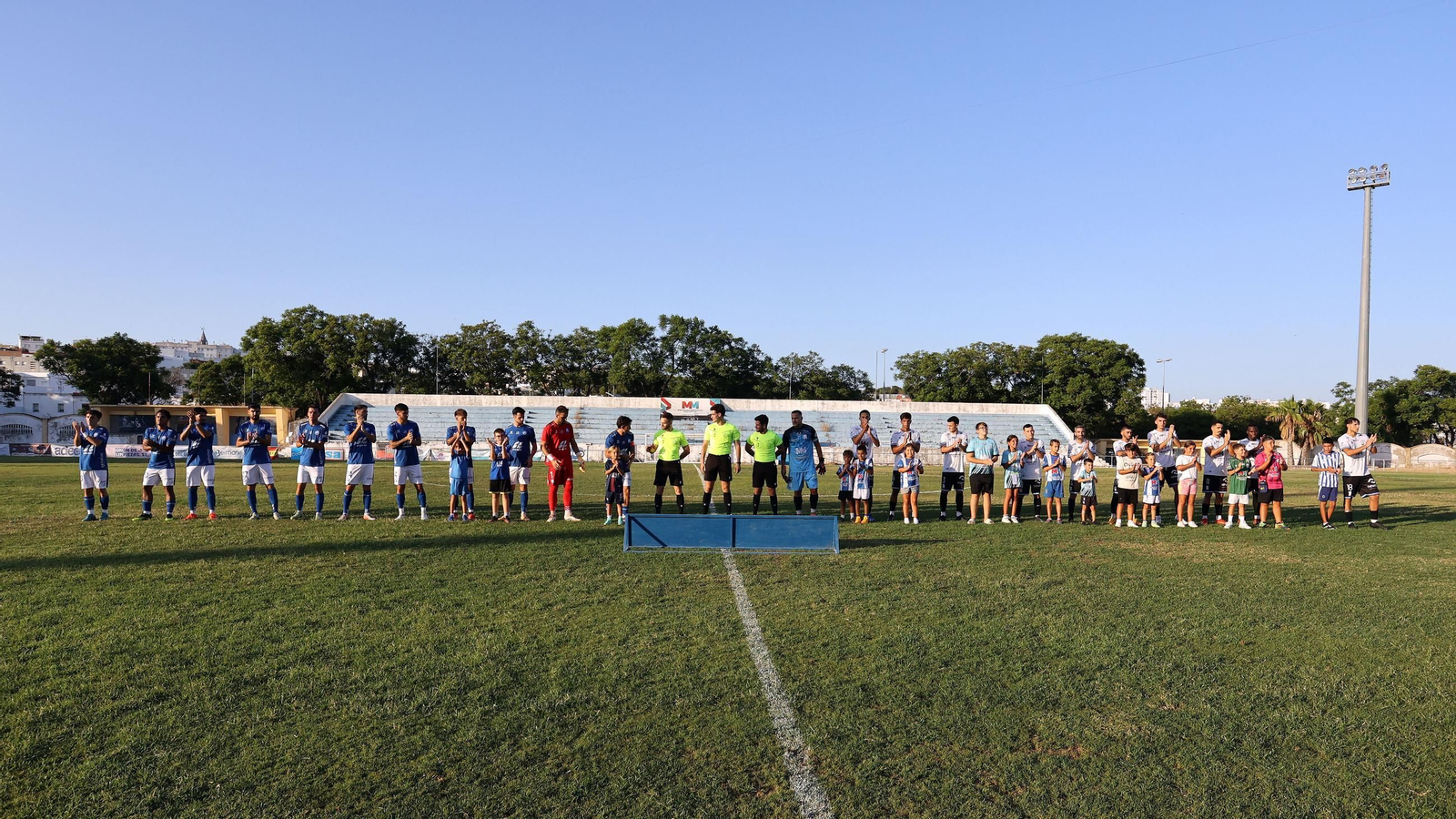 Imágenes del Trofeo de la Copa y la Venencia entre el Jerez Industrial y el Xerez DFC