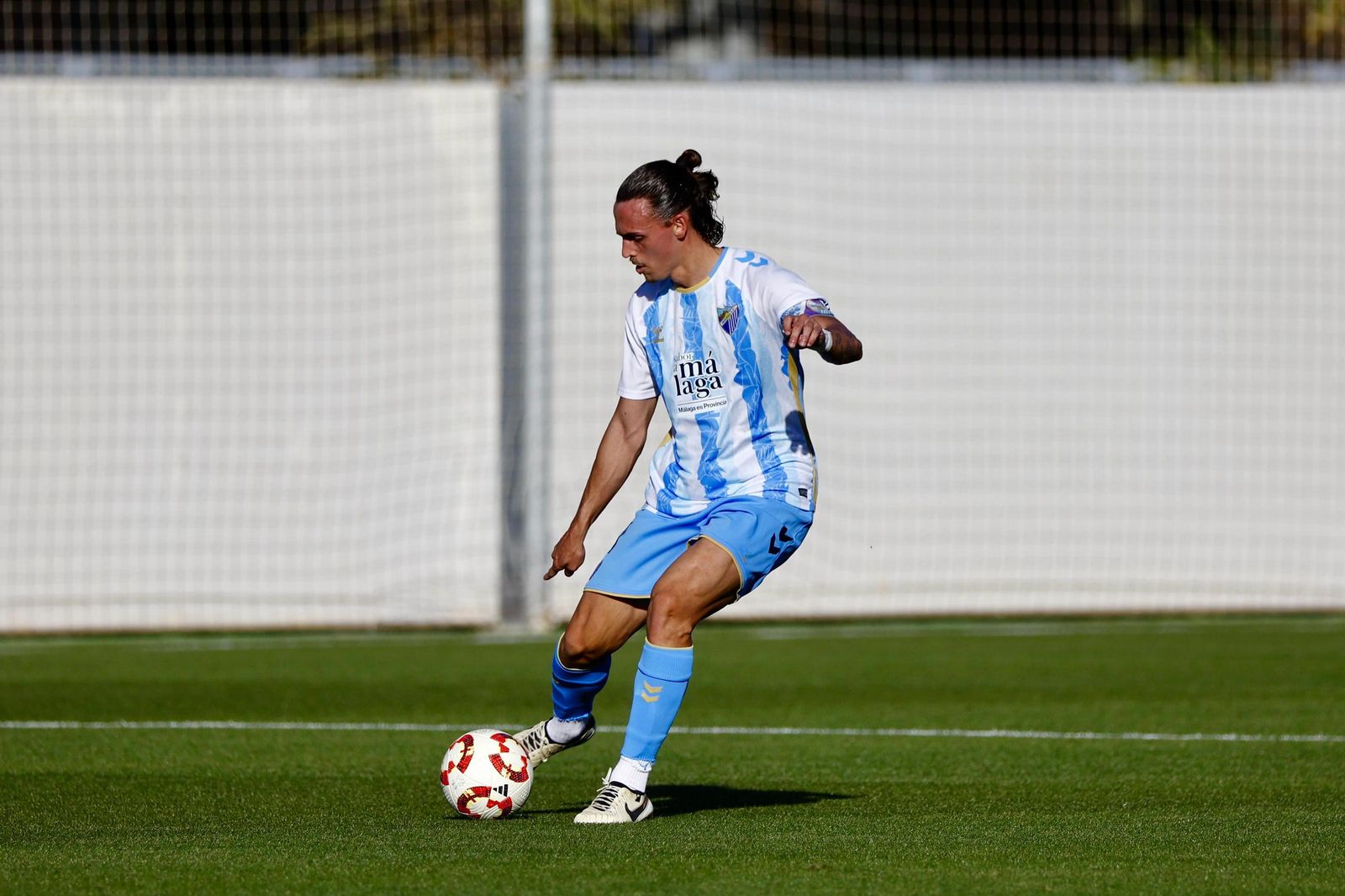 El Atlético Malagueño no pasa del 0-0 con el Marbellí y el Jaén lo celebra