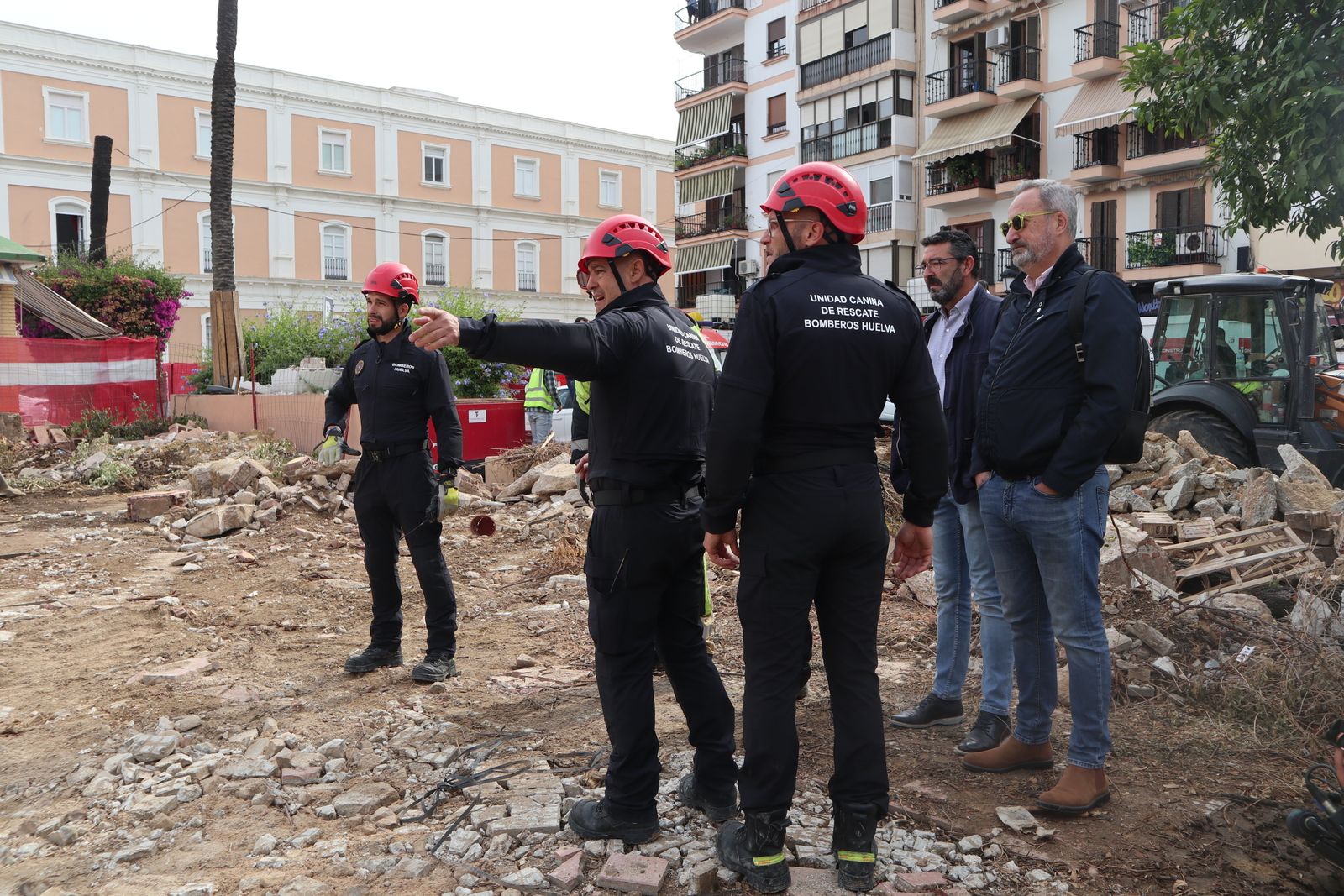 Simulacro de rescate de la Unidad Canina, en la Plaza de la Merced