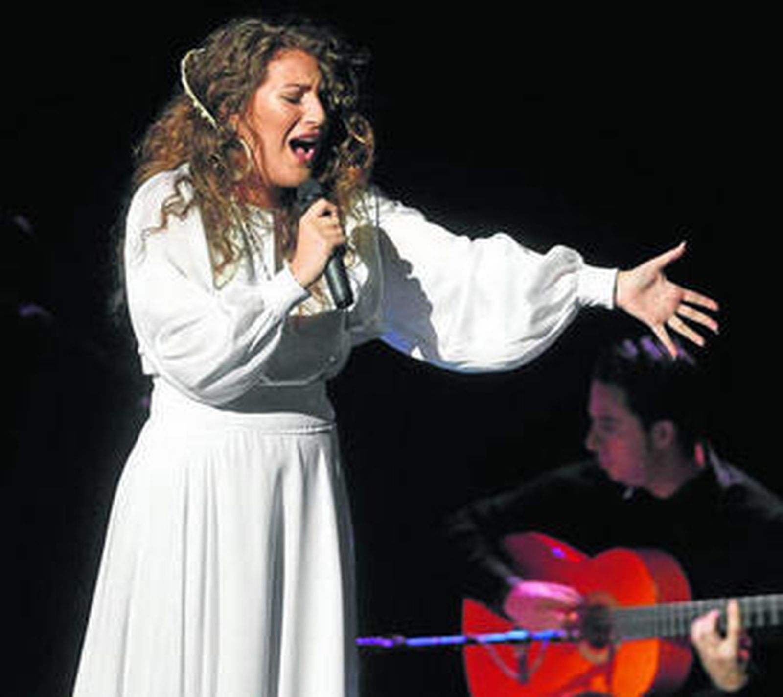 Laura Gallego, en plena actuación, el pasado viernes en el Teatro Villamarta.