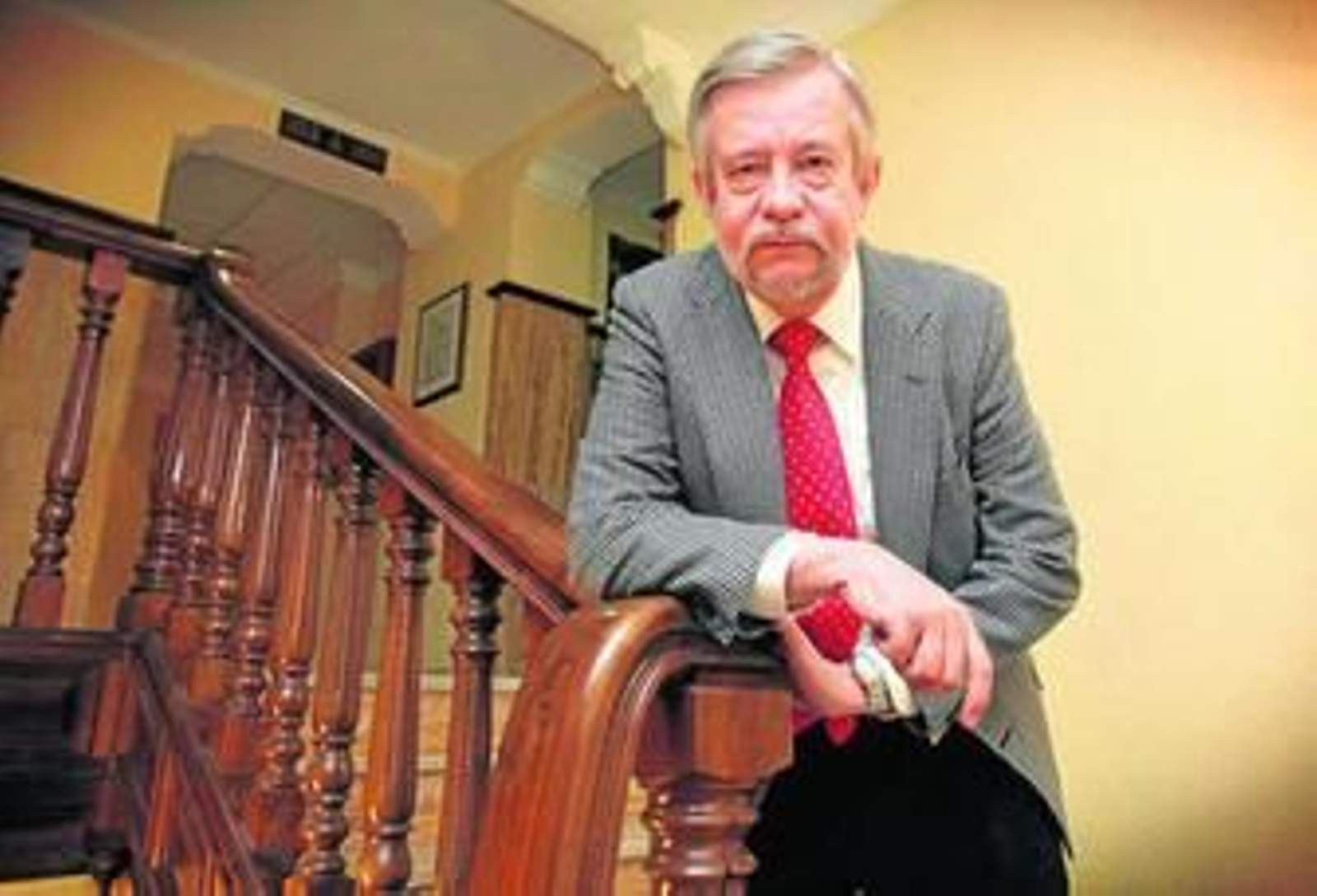 José María Guelbenzu, una vida entre novelas. José María Guelbenzu, una vida entre novelas.