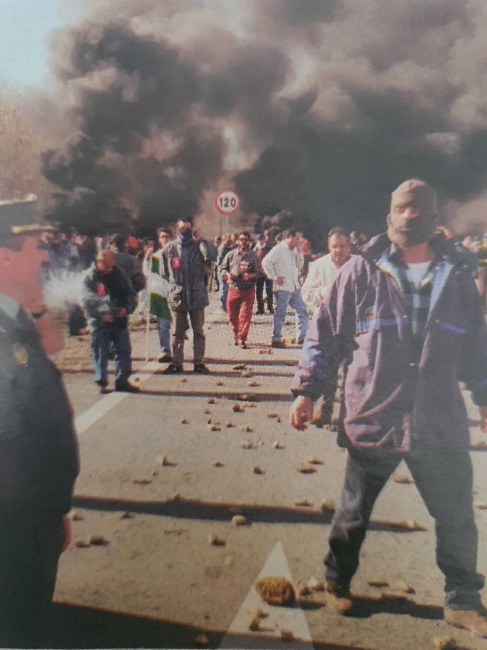 Trabajadores de las minas de Alquife, en plena protesta por el cierre.