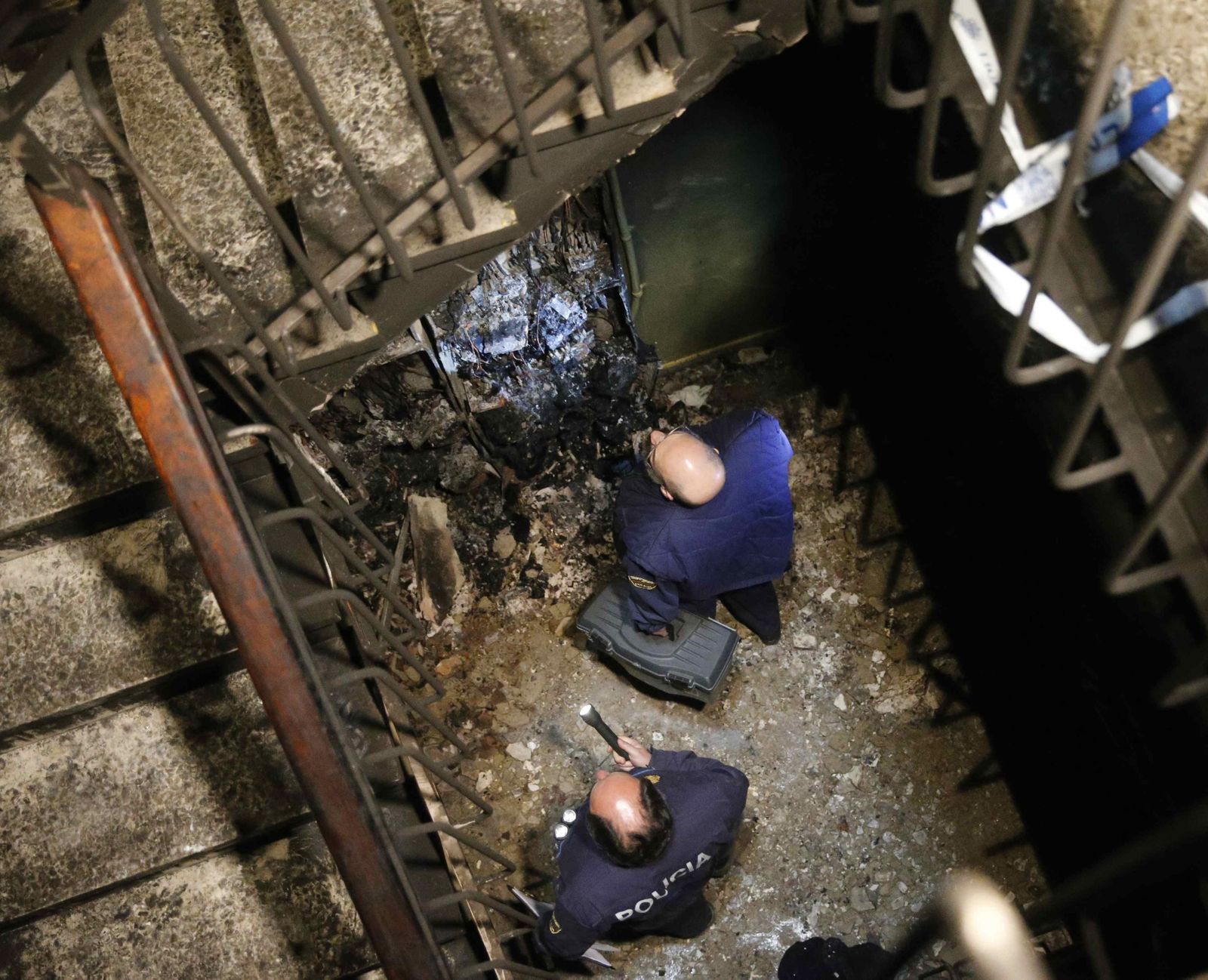 Un muerto y dos heridos al arder un bloque en Asturias