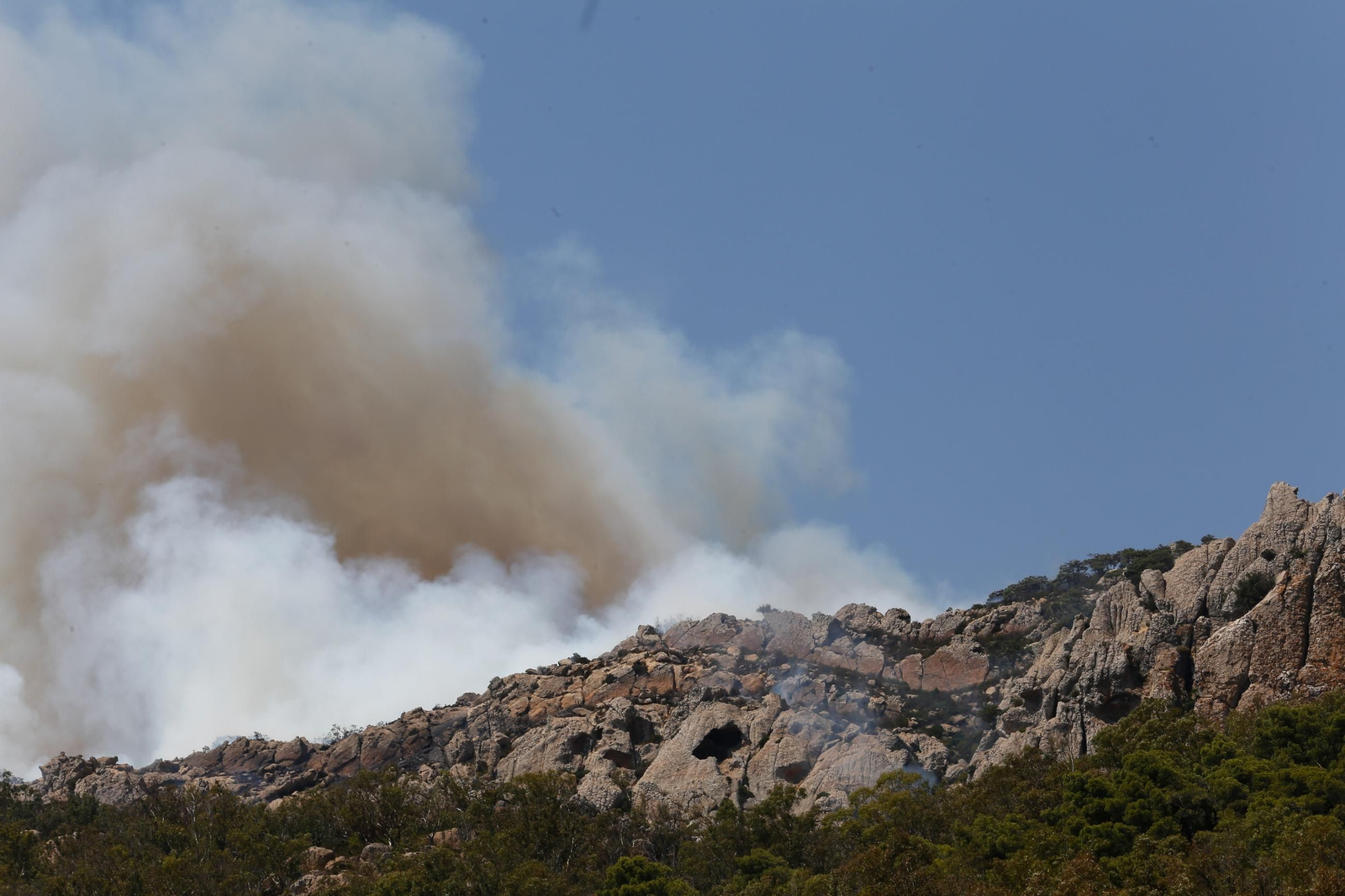Imágenes del incendio de Tarifa, el segundo en menos de una semana