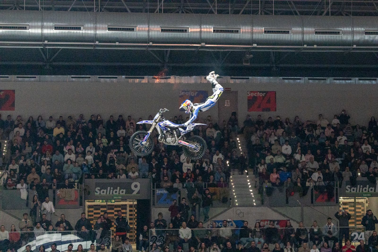 En imágenes: el Olivo Arena vibra con piruetas y motor en estado puro en el Soloflow Freestyle (2)