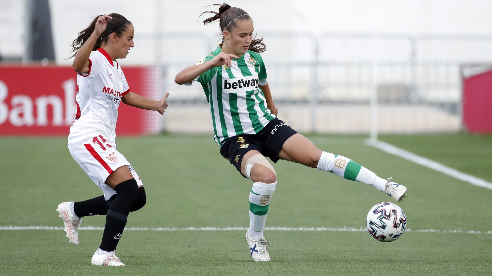 Amaprito presiona a la bética Medina.