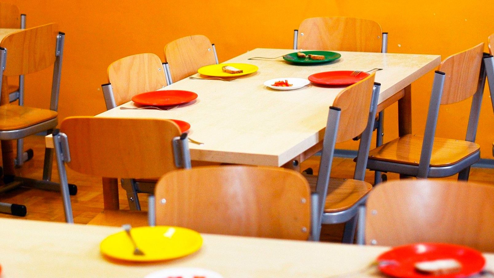 La empresa de los comedores escolares responde a las quejas en Málaga y dice que está "reforzan ...