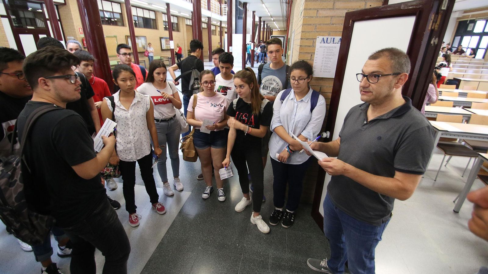 Este año el llamamiento para entrar en las aulas será en el exterior