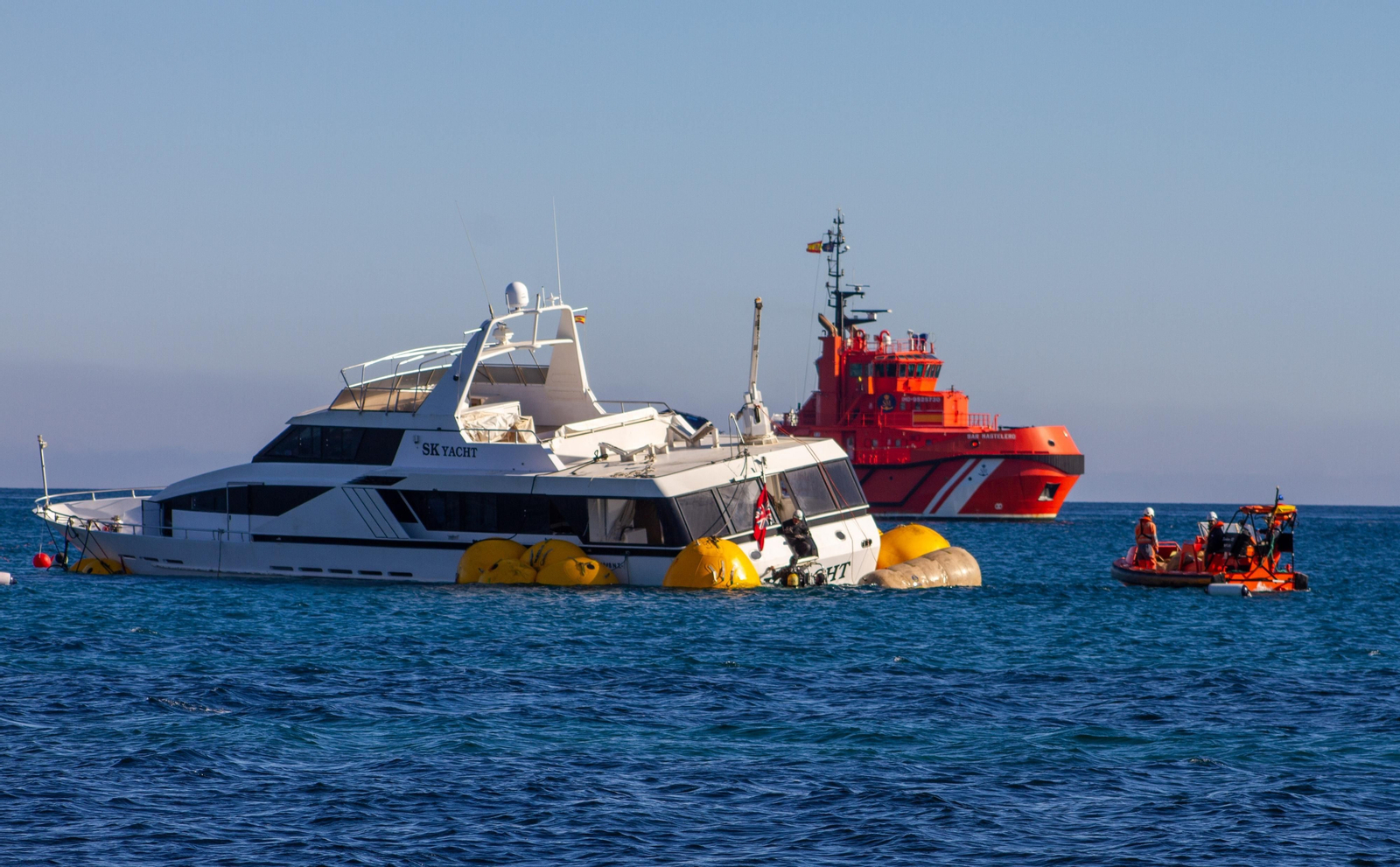 Del incendio en Motril al yate de Carchuna: las actuaciones de Salvamento Marítimo más espectaculares en la Costa de Granada