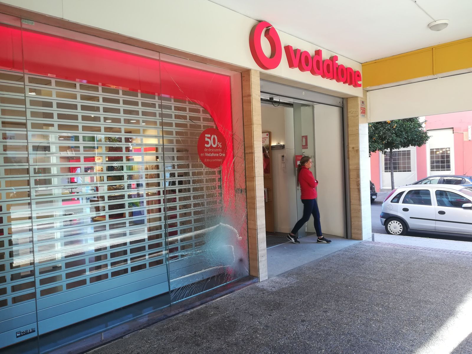 Alunizaje en una tienda de Vodafone de Sevilla Este