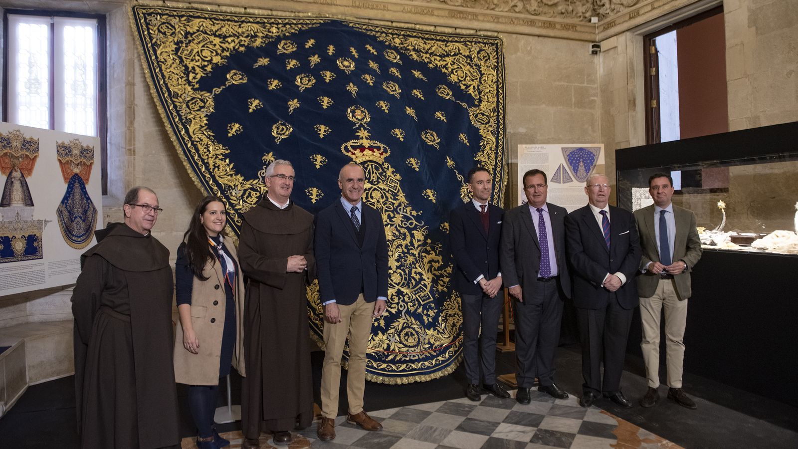 Inauguración de un manto, y el proyecto para el paso de palio de la asociación de fieles del Santo Ángel