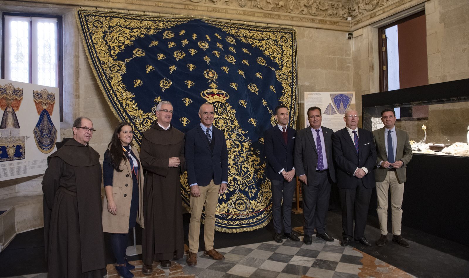 Inauguración de un manto, y el proyecto para el paso de palio de la asociación de fieles del Santo Ángel