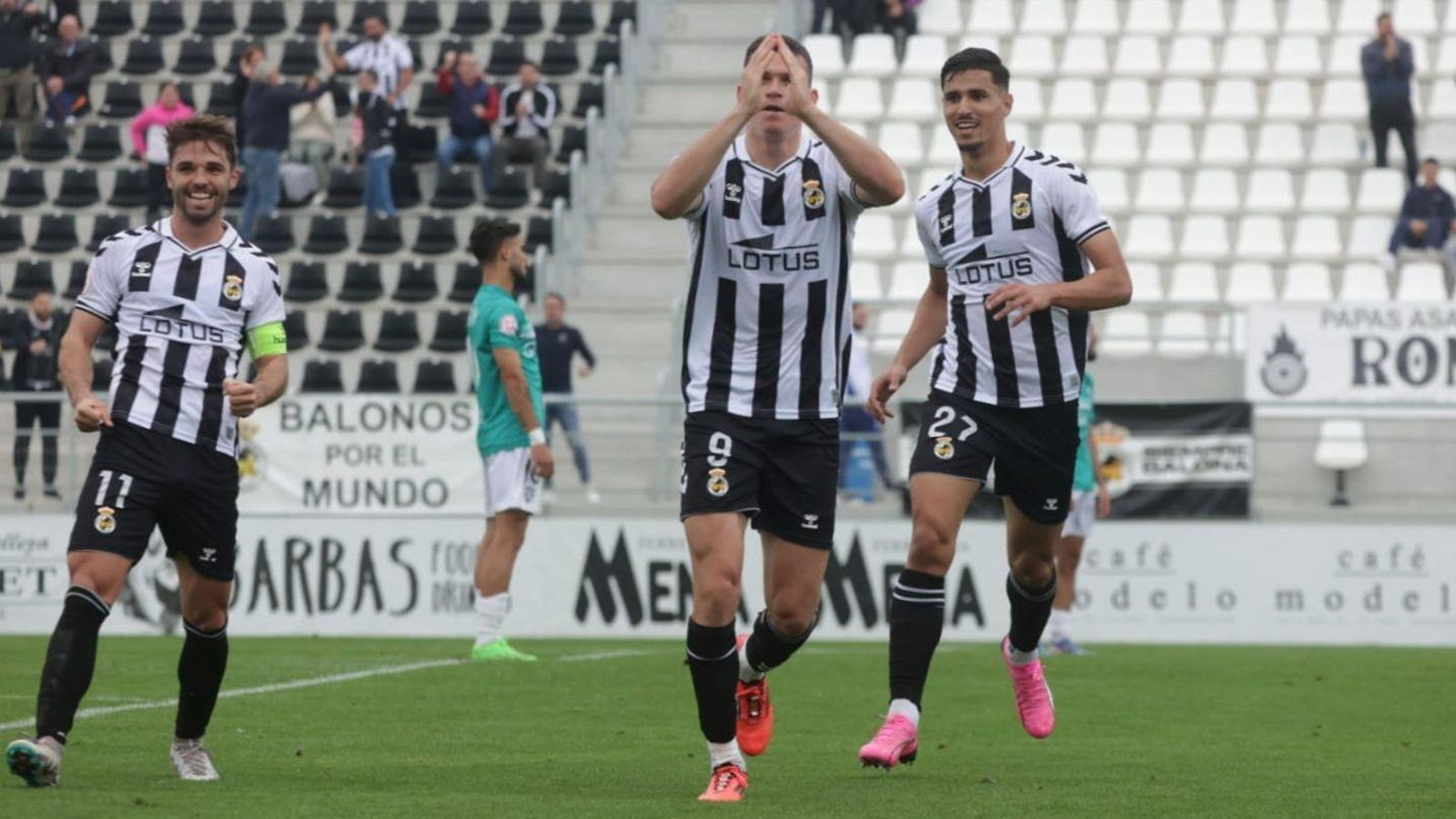 Jack Harper tras anotar el 2-1, al filo del descanso Jack Harper tras anotar el 2-1, al filo del descanso
