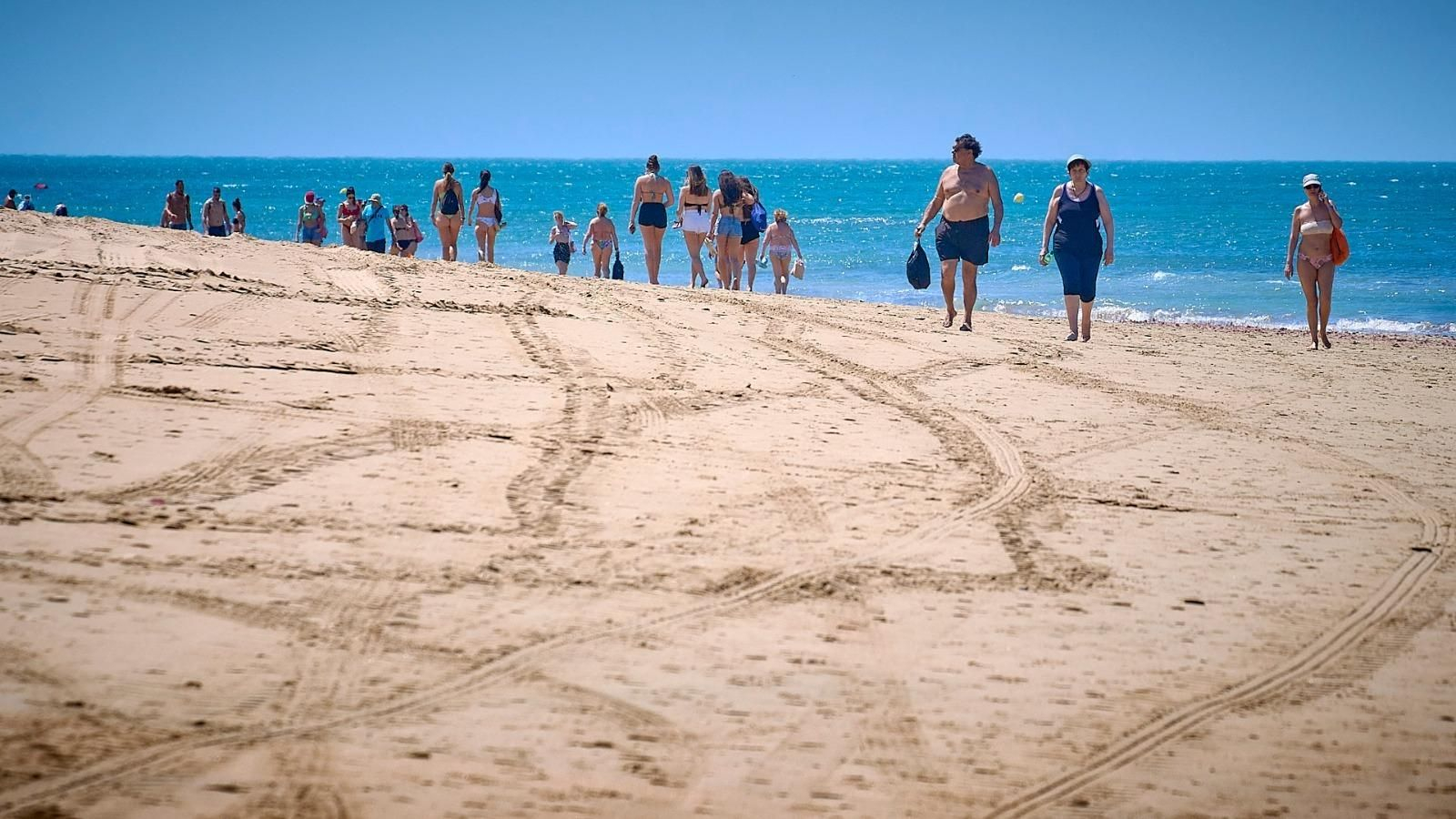 En Cádiz se ha podido pasear, pero los baños tendrán que esperar al día 1.