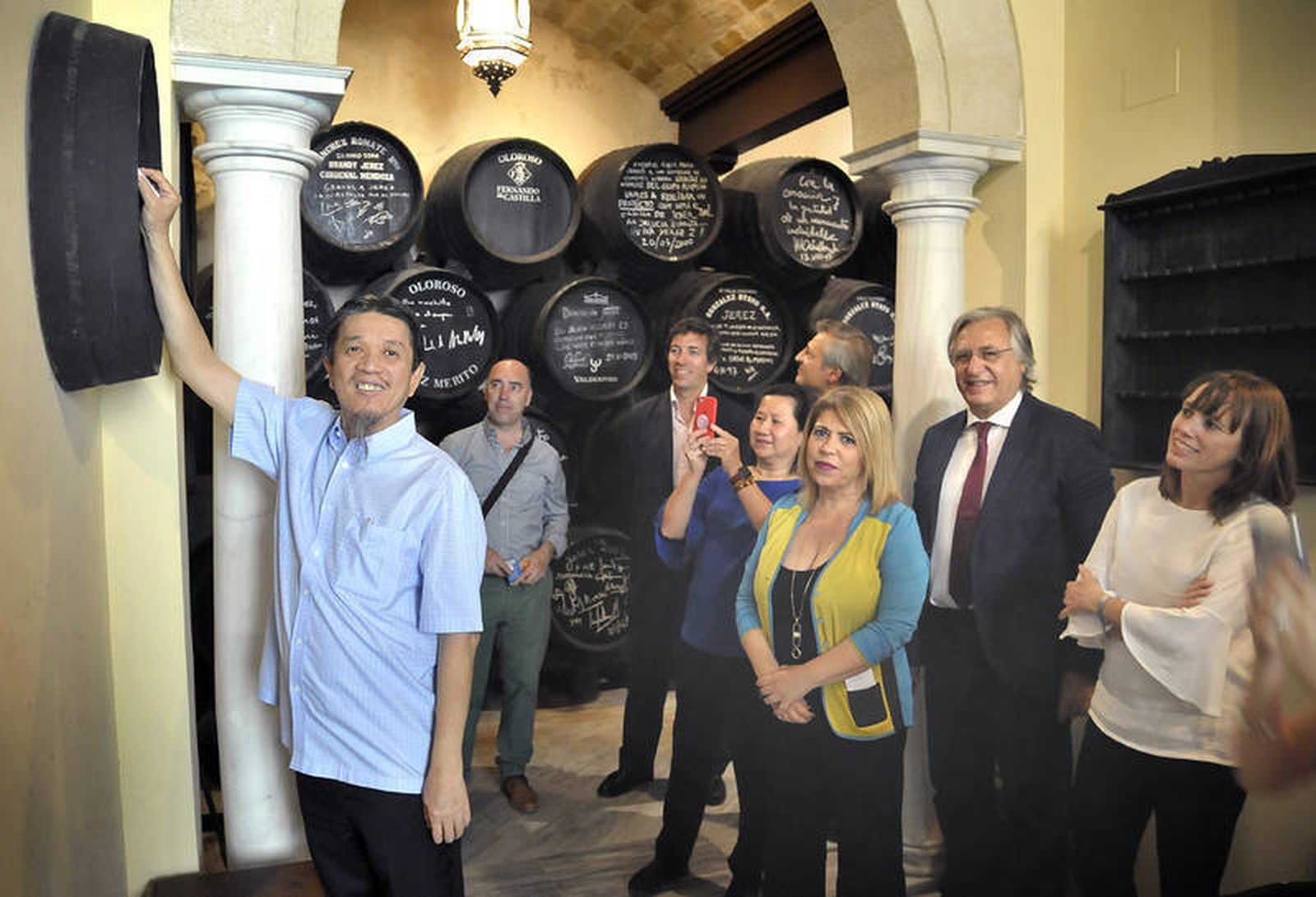 Sánchez recibe al empresario filipino Lucio Co