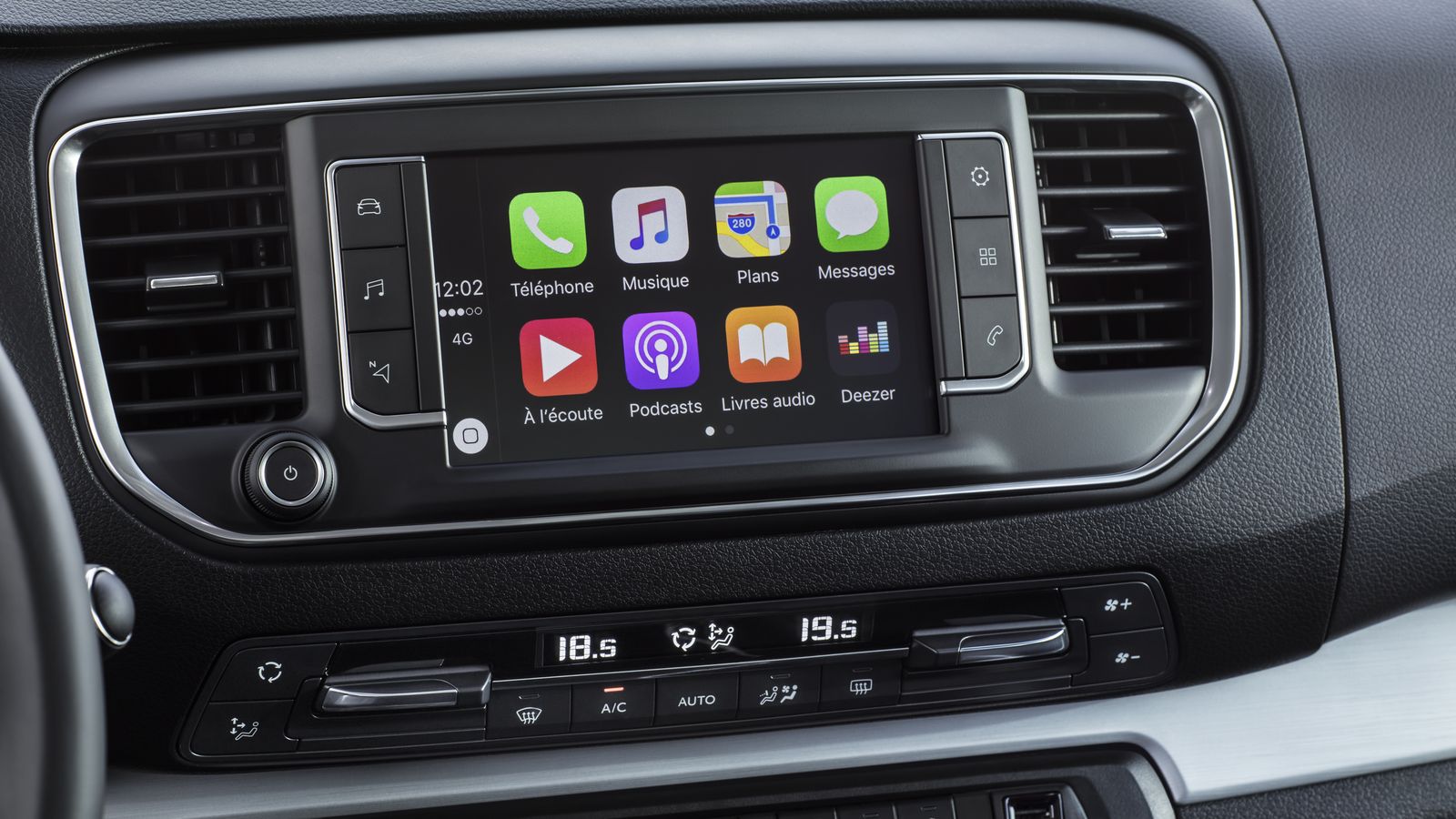 Destacan elementos como la pantalla táctil de siete pulgadas.