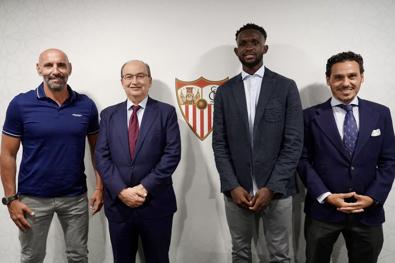 Monchi, Castro, Nianzou y Del Nido Carrasco posan para los medios del Sevilla.