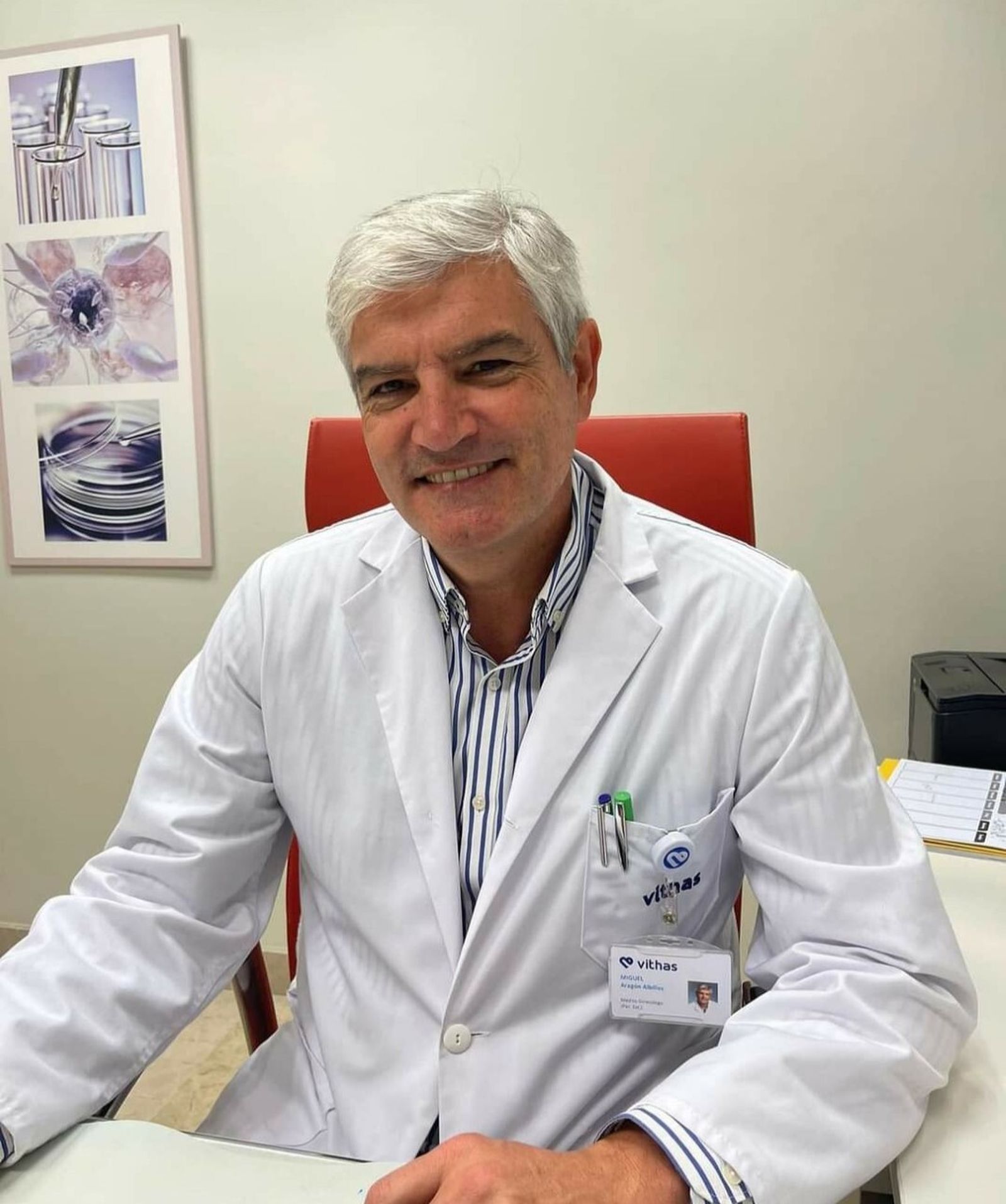 El doctor Miguel Aragón, médico especialista en ginecología y obstetricia del Hospital Vithas Almería y CMM Mar de Alborán