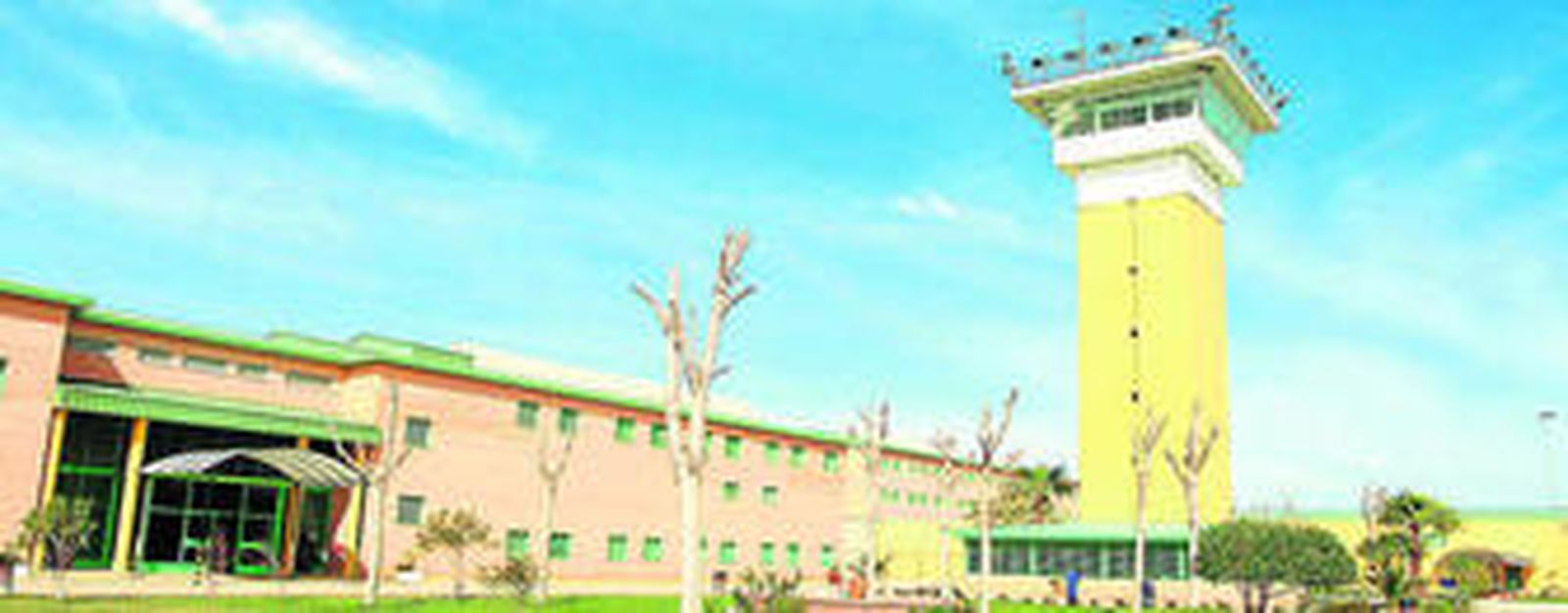Panorámica del patio central de la cárcel, presidido por la torre de control.