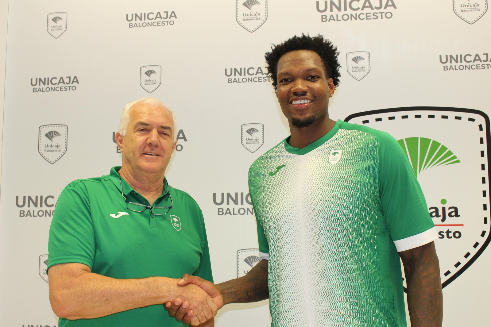 Deon Thompson en su presentación con Unicaja.