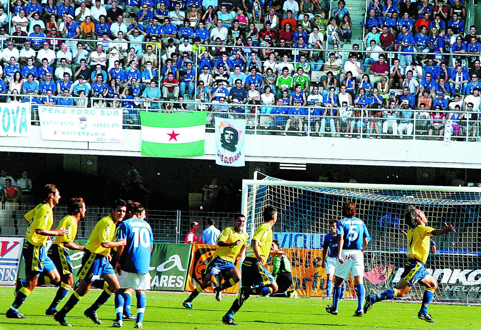 Cádiz CF - Xerez CD: imágenes históricas de un derbi que regresa tras 18 años en Copa