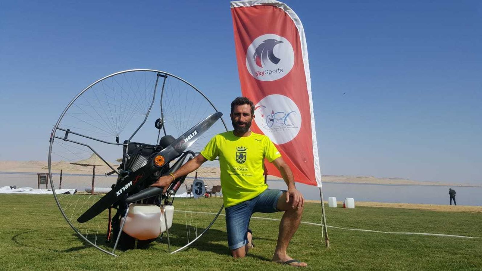 Vicente Palmero posa durante la competición celebrada en Egipto.