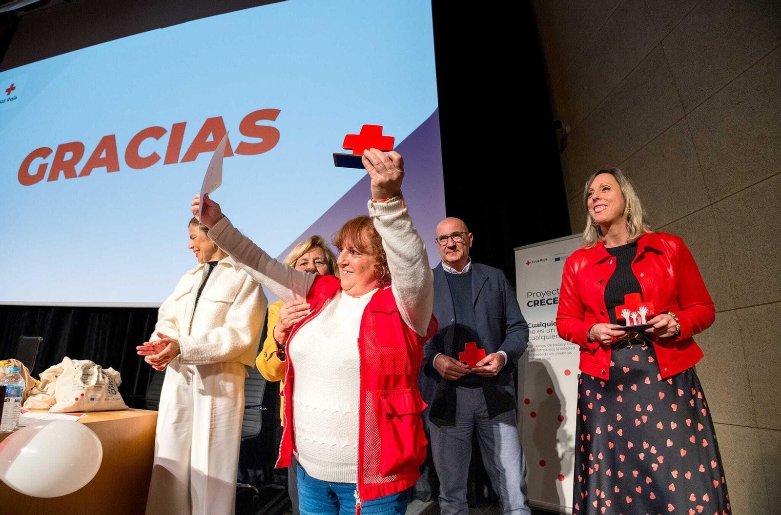 Cruz Roja distingue a socios y voluntarios en el 150 aniversario de su presencia en San Fernando.
