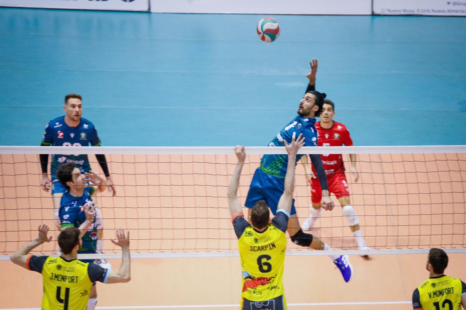 Las imágenes del Unicaja Costa de Almería-Leleman Conqueridor, primer partido del play off por el título de Superliga en Almería