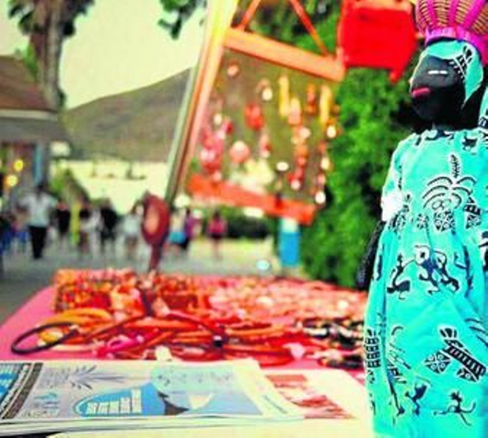 Venta de artesanía africana para llevar ayuda a Camerún y el Congo