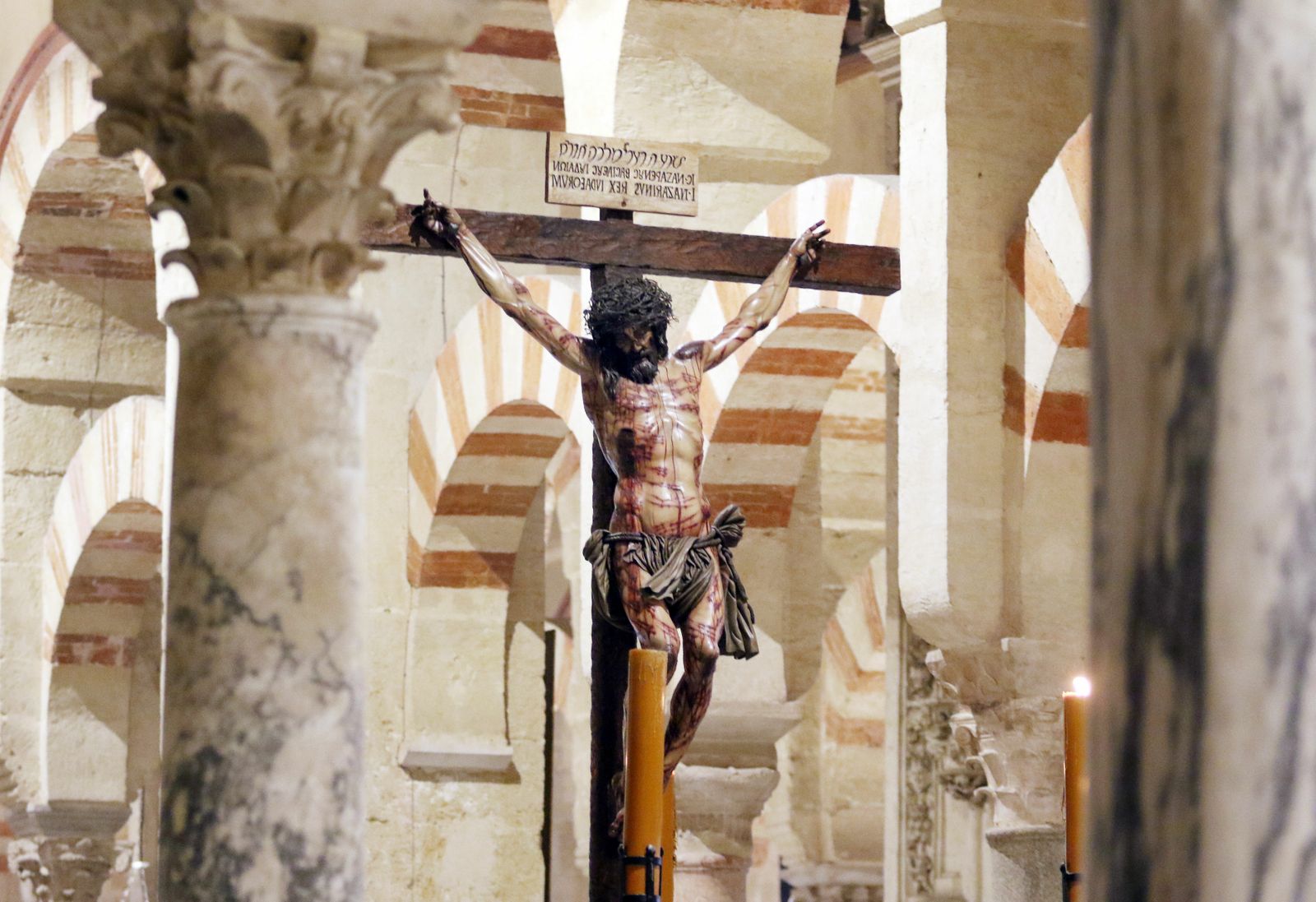 El Cristo sindónico de la Hermandad Universitaria en la Mezquita-Catedral