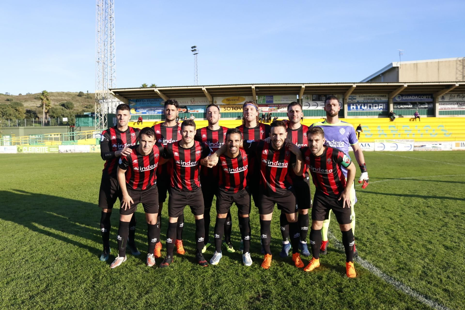 Formación inicial del Cabecense en su visita a Los Barrios, en la primera vuelta