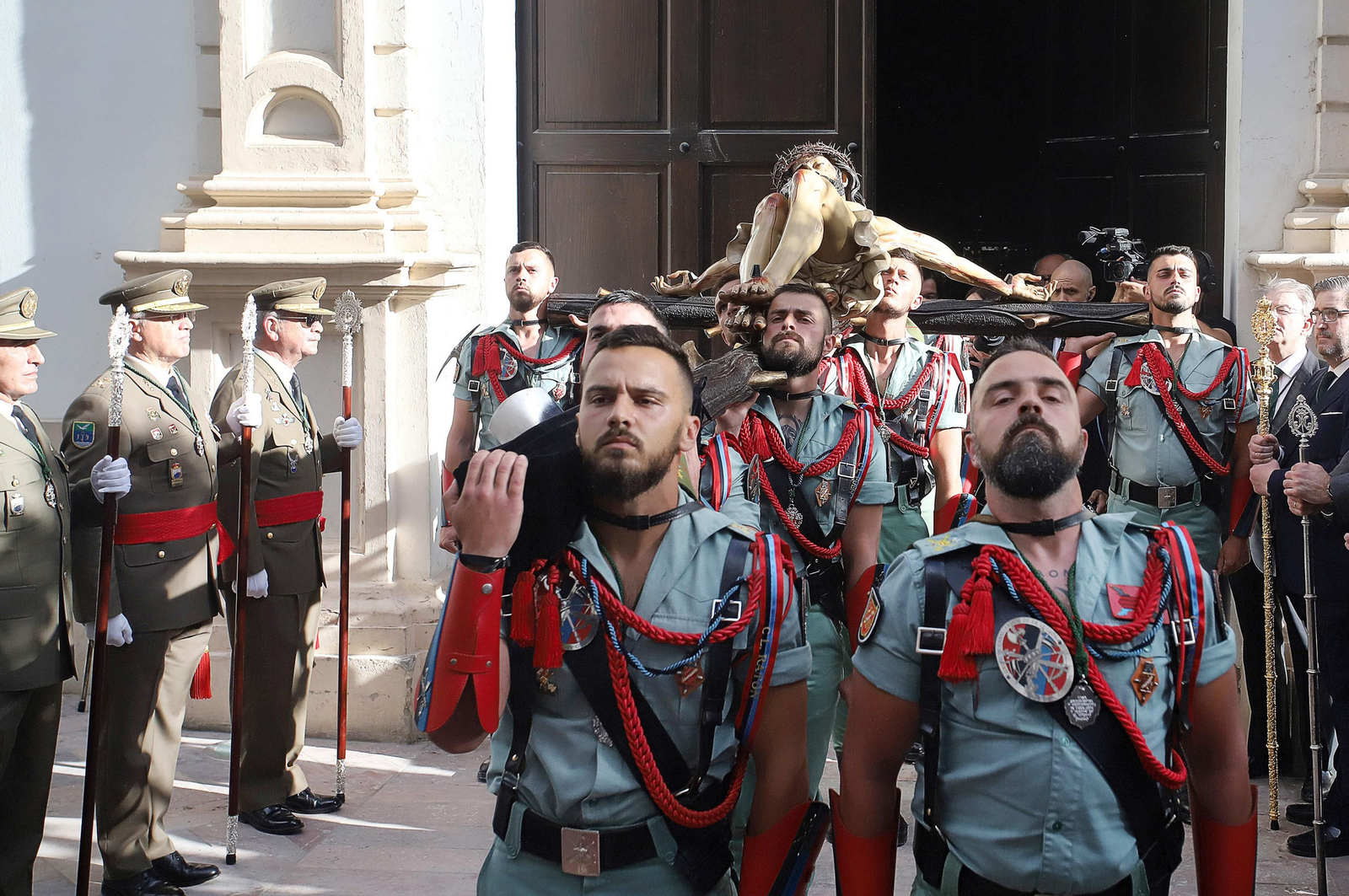 Sábado de Pasión: Imágenes de La Legión con el Cristo de la Vera+Cruz
