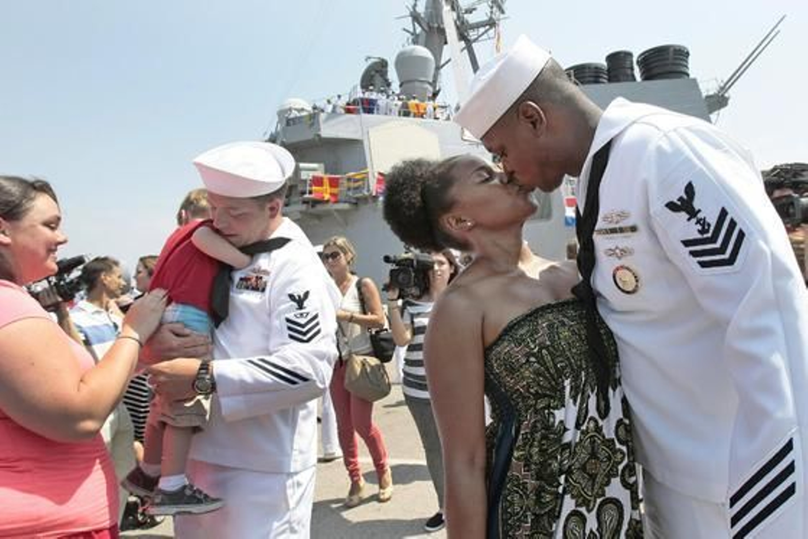Rota recibe a otros 300 marines con el atraque del 'USS Ross'

Foto: Fito Carreto
