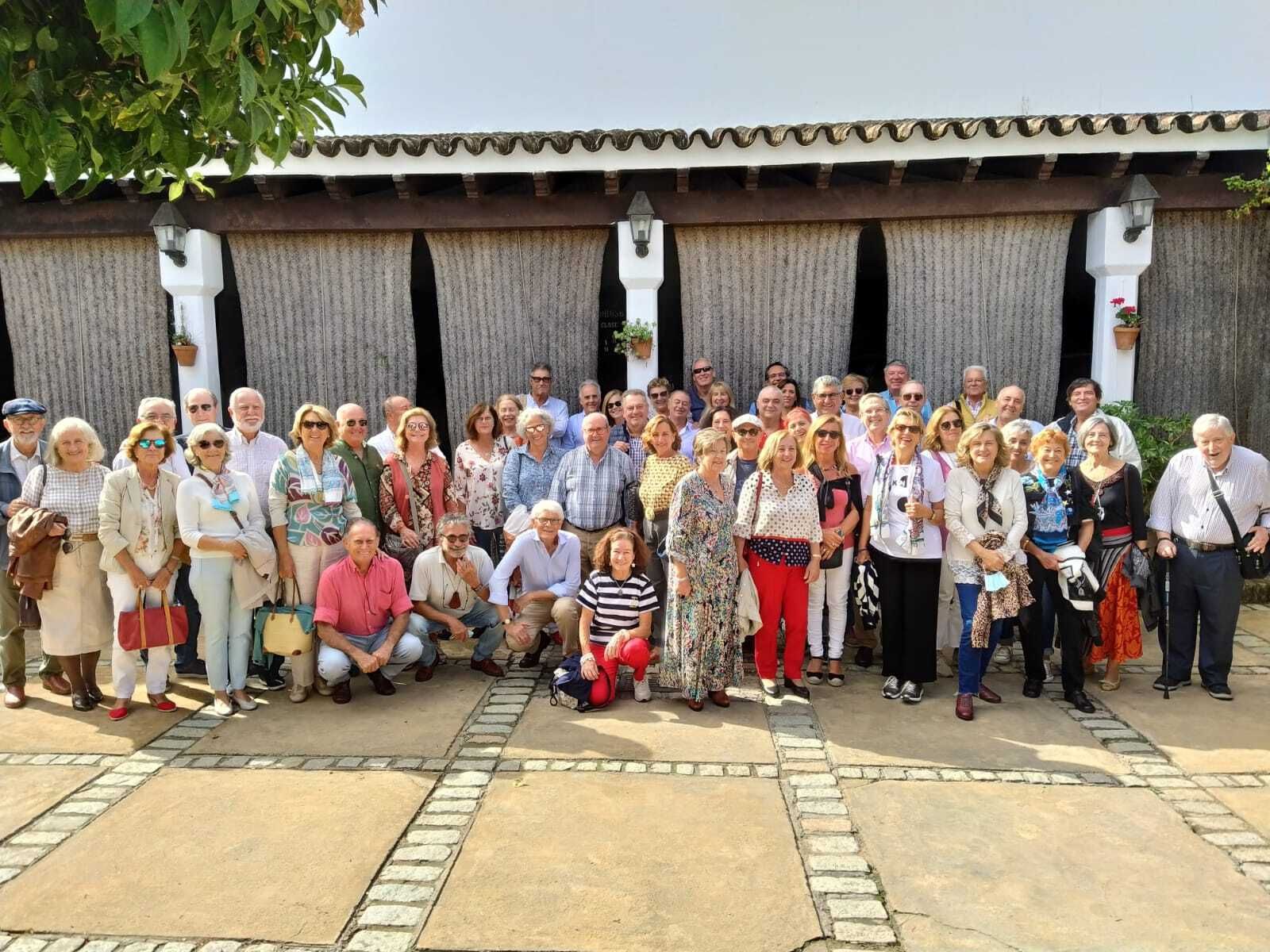 Una imagen de la visita del Ateneo a la bodega de Sanlúcar.